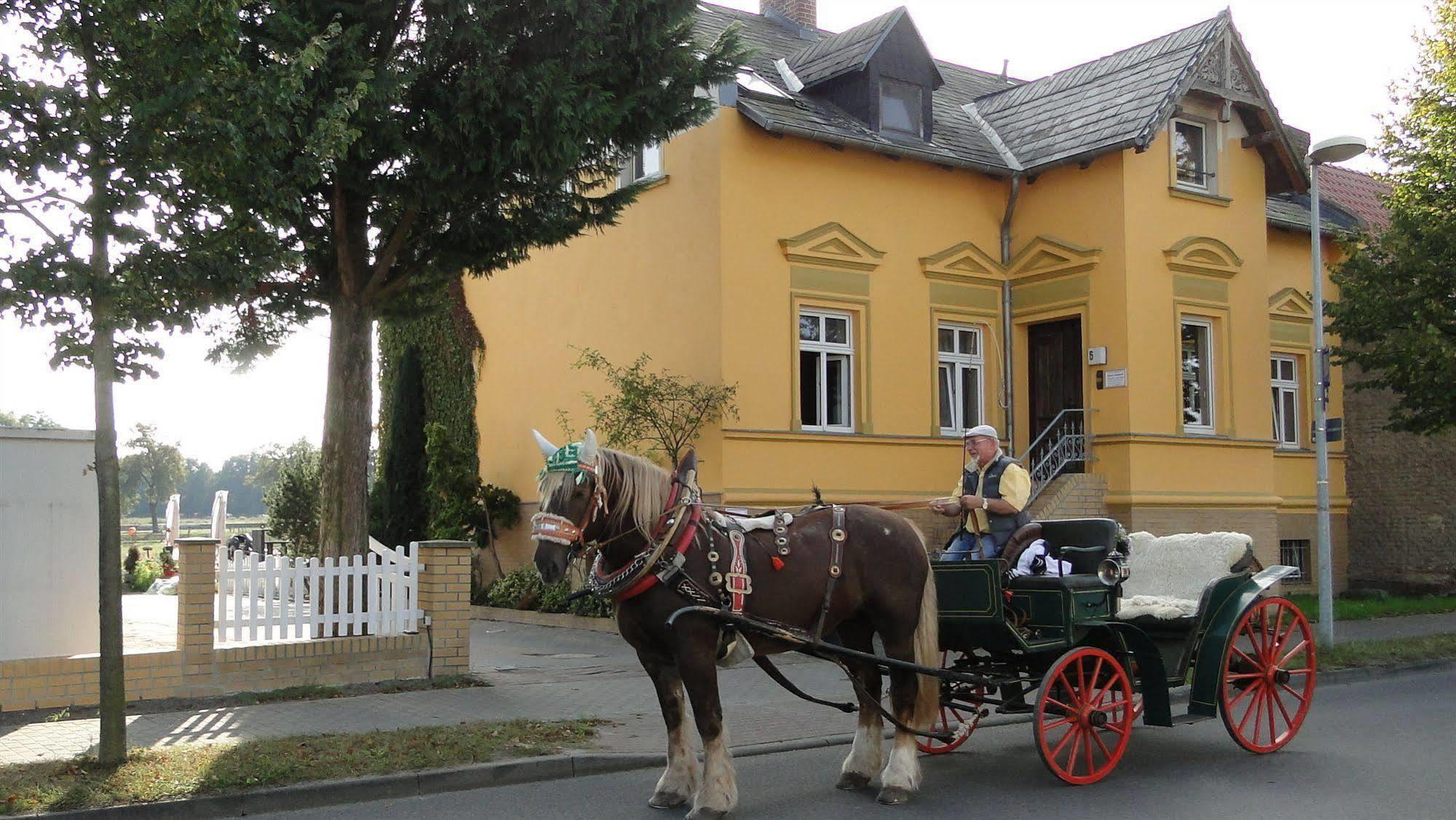 Hotel Dallgow Kültér fotó