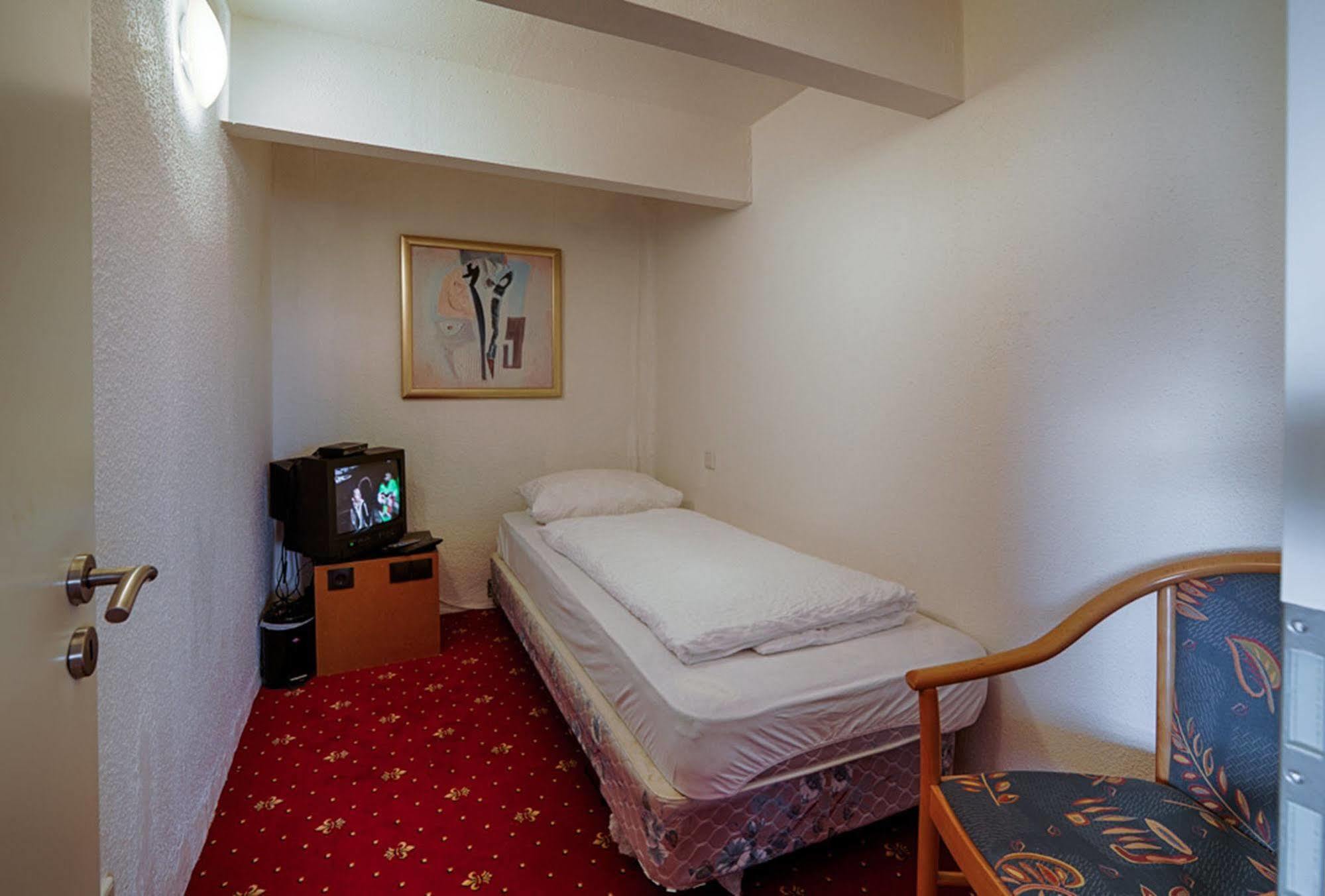 Hotel Dallgow Kültér fotó