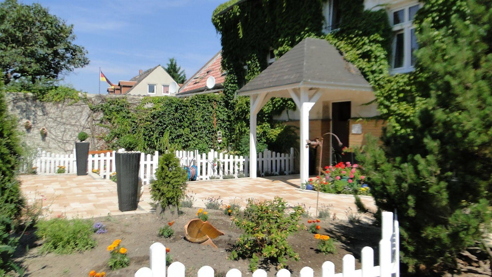 Hotel Dallgow Kültér fotó